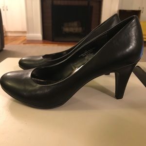 Merona black pumps size 10